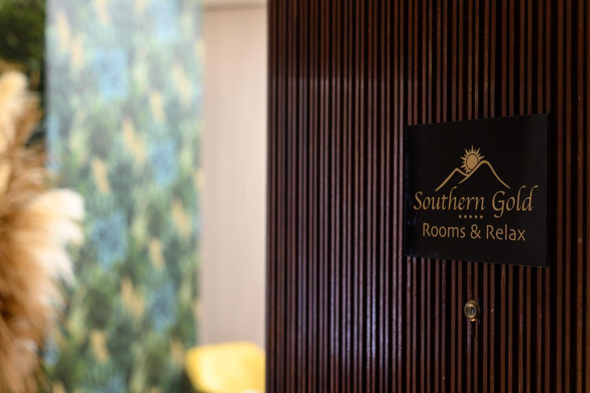 Southern Gold Naples Exterior photo